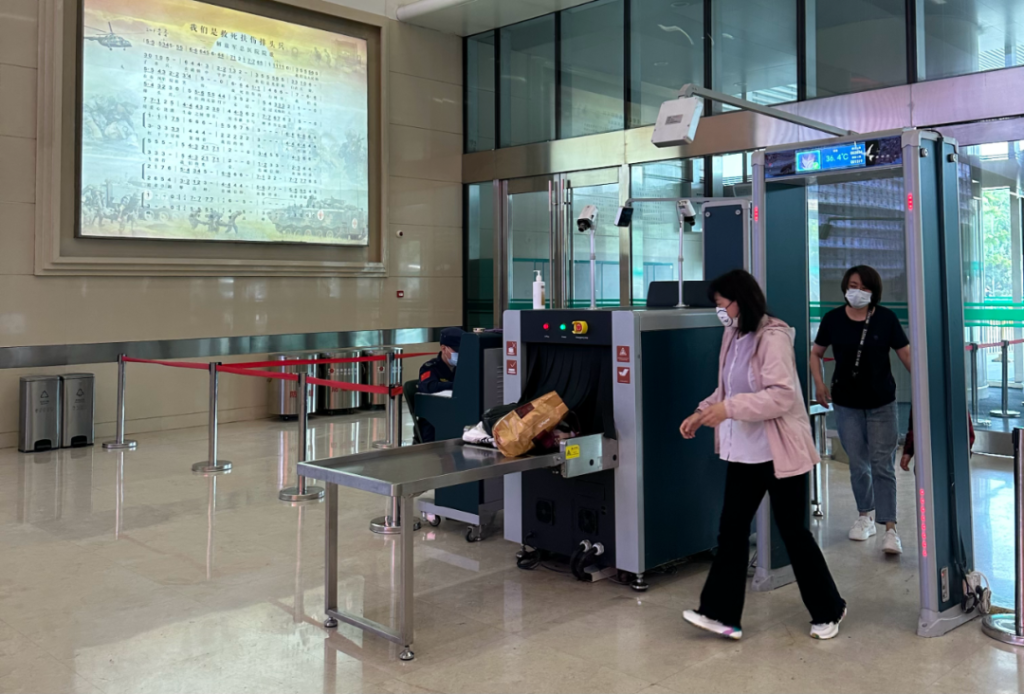 Why Chinese Hospitals Implement Security Checks Similar to Airports and Train Stations? 1 image 3
