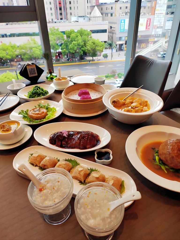 Shanghai Medical Tourism: A City of Medical Excellence and Tourism Appeal 23 Shanghai Huangbang Cuisine