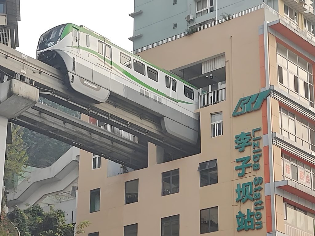 Chongqing Healthcare Tourism: A Dynamic City of Healthcare and Tourism 35 cqdt 1