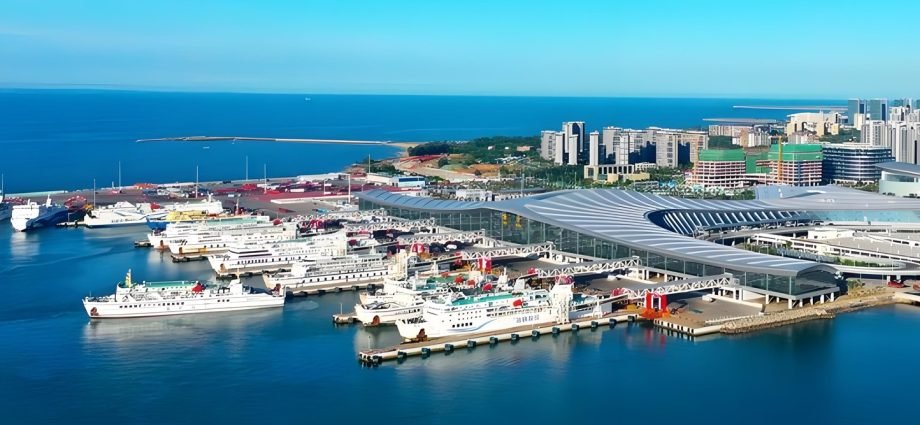 Haikou Medical Tourism: A City Where Medical Rehabilitation Meets Tropical Charm 1 China's medical tourism booms, drawing 1M+ foreign patients yearly to top cities and Hainan's "medical Hawaii" with cutting-edge treatments like Parkinson's breakthroughs, leveraging Asia's R&D and manufacturing dominance.